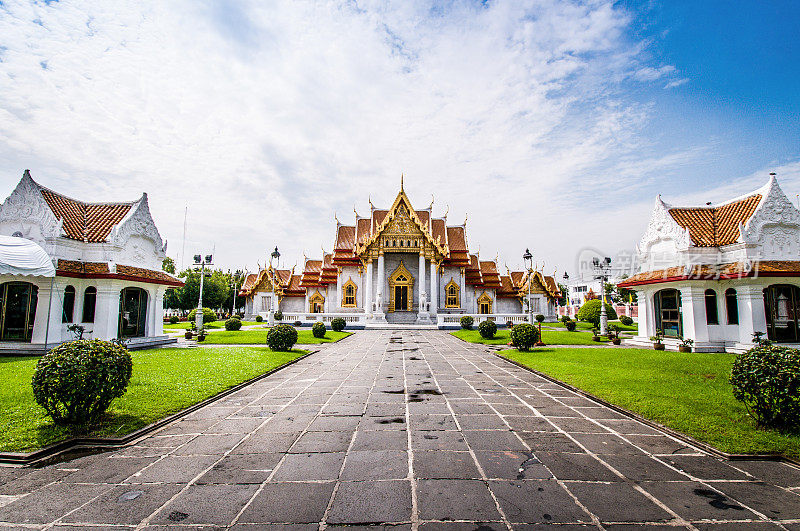 宏伟的Benchamabopit Dusitvanaram Wat(大理石寺庙)在曼谷，泰国